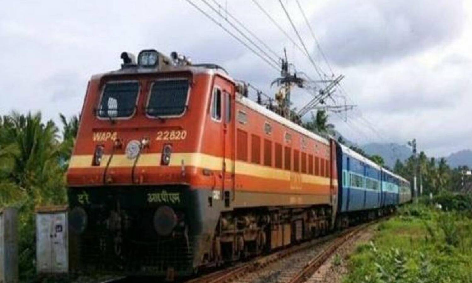 கோடை விடுமுறை: விரைவு ரெயில்களில் கூடுதல் பெட்டிகள் இணைக்க தெற்கு ரெயில்வே முடிவு