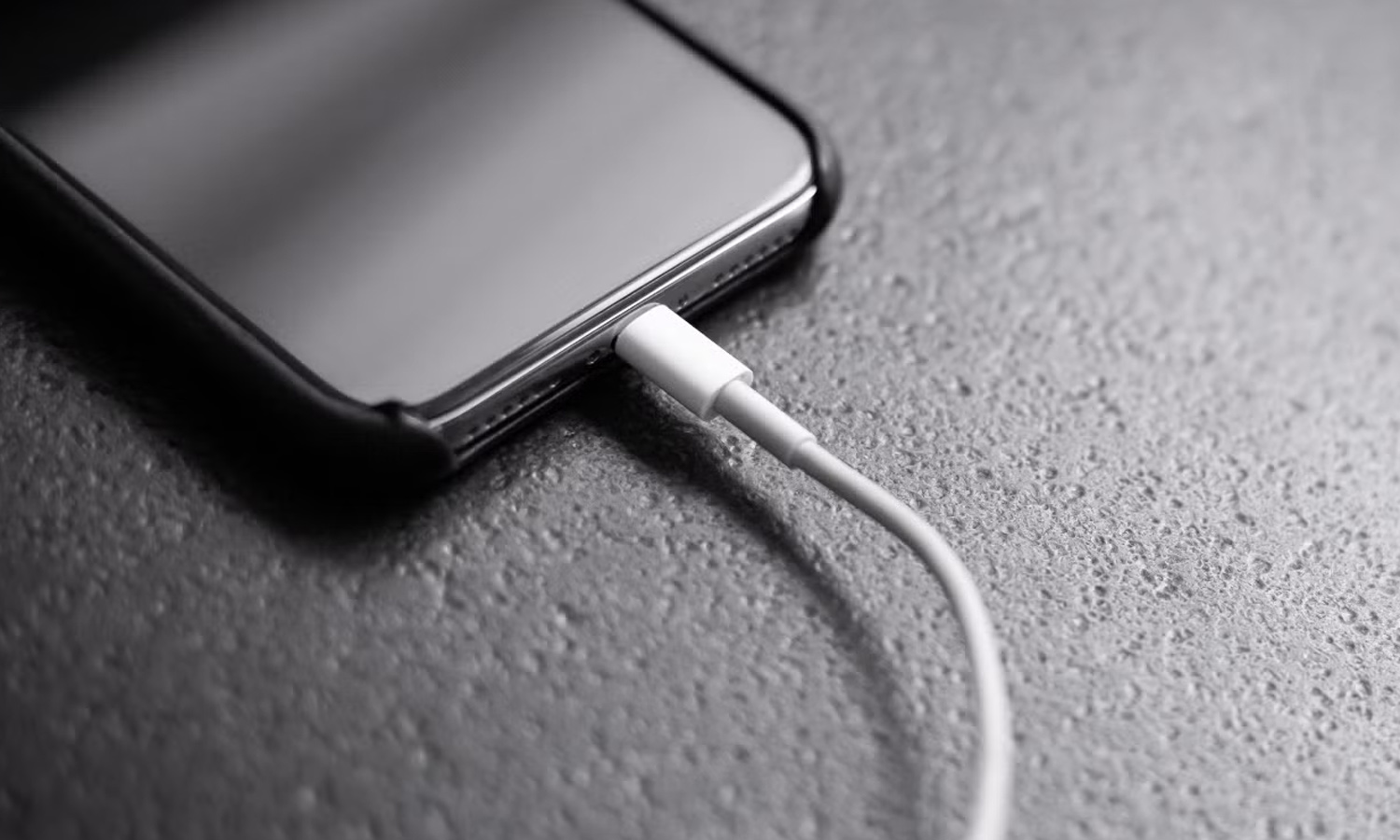 மின்சாரம் தாக்கி பள்ளி மாணவி உயிரிழப்பு