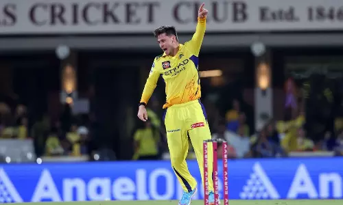 நூர் அகமது அபாரம்: மும்பையை 155 ரன்களில் கட்டுப்படுத்தியது சென்னை