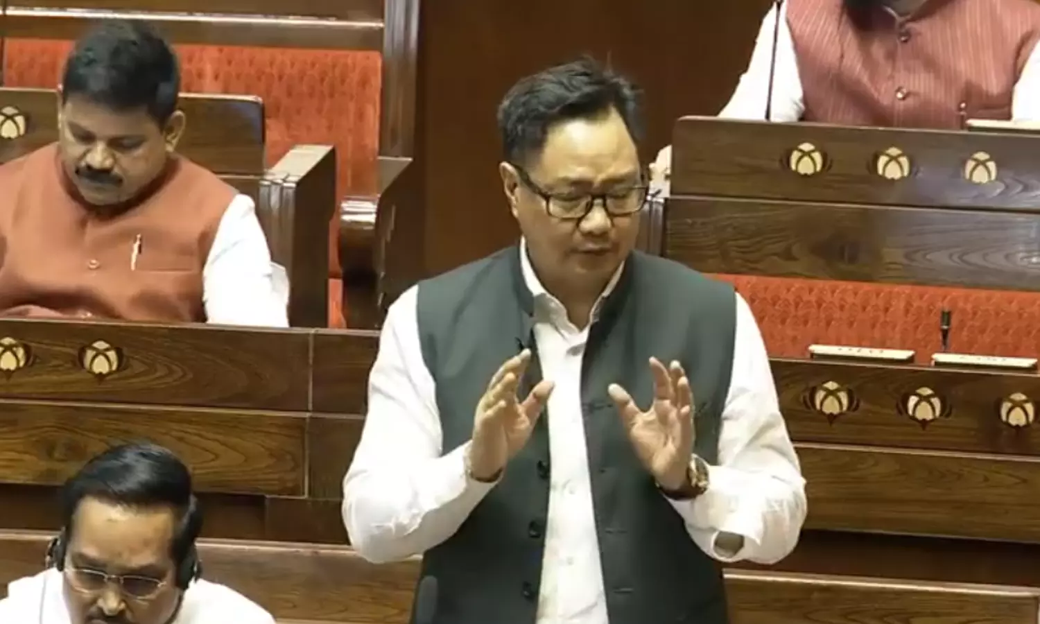 கடும் அமளி காரணமாக மக்களவை, மாநிலங்களவை ஒத்திவைப்பு கடும் அமளி காரணமாக மக்களவை, மாநிலங்களவை ஒத்திவைப்பு