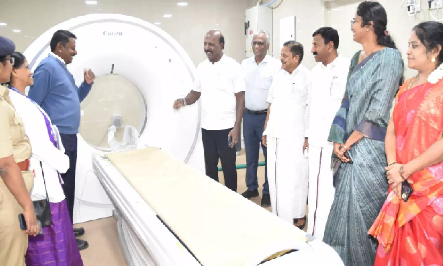 ஊட்டியில் அரசு மருத்துவக்கல்லூரி: முதலமைச்சர் மு.க.ஸ்டாலின் 6-ந் தேதி திறந்துவைக்கிறார் ஊட்டியில் அரசு மருத்துவக்கல்லூரி: முதலமைச்சர் மு.க.ஸ்டாலின் 6-ந் தேதி திறந்துவைக்கிறார்