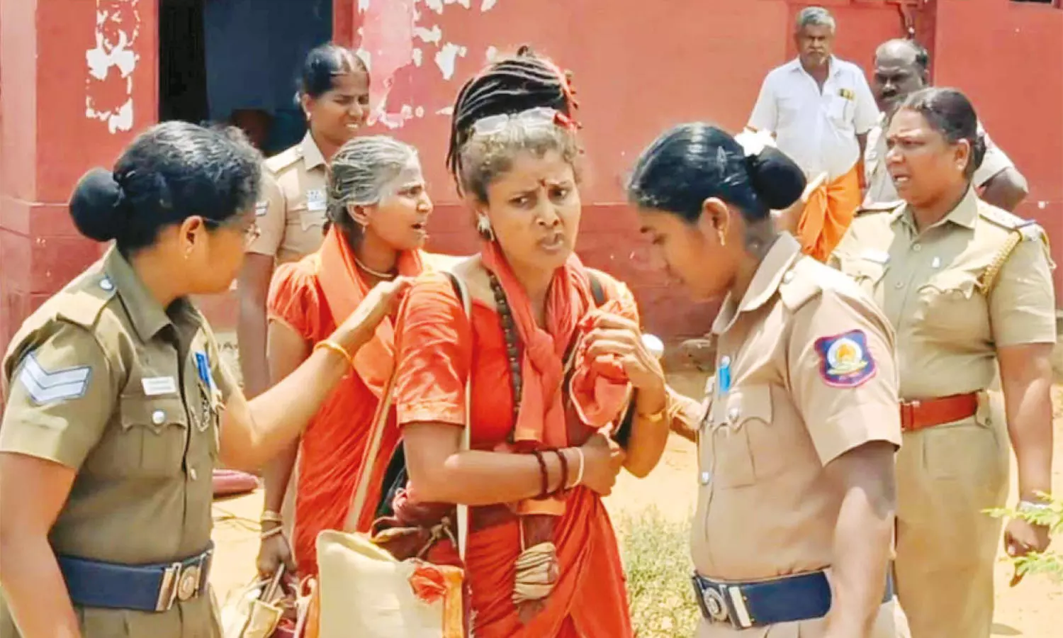 நித்யானந்தா ஆசிரமத்துக்கு வைத்த சீல் உடைப்பு- 7 சீடர்கள் கைது