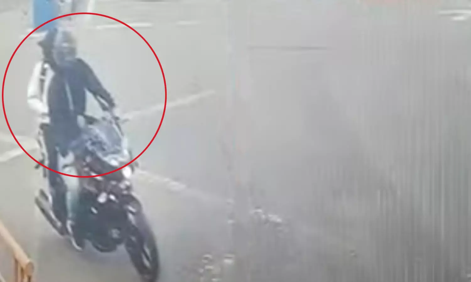 ஒரு மணி நேரத்தில் அரங்கேறிய 8-க்கும் மேற்பட்ட நகை பறிப்பு சம்பவங்கள்- விமான நிலையத்தில் கொள்ளையர்கள் கைது