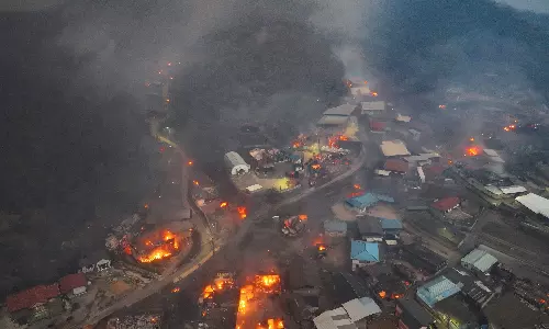 தென் கொரியாவில் பற்றி எரியும் காட்டுத்தீ - 16 பேர் உயிரிழப்பு