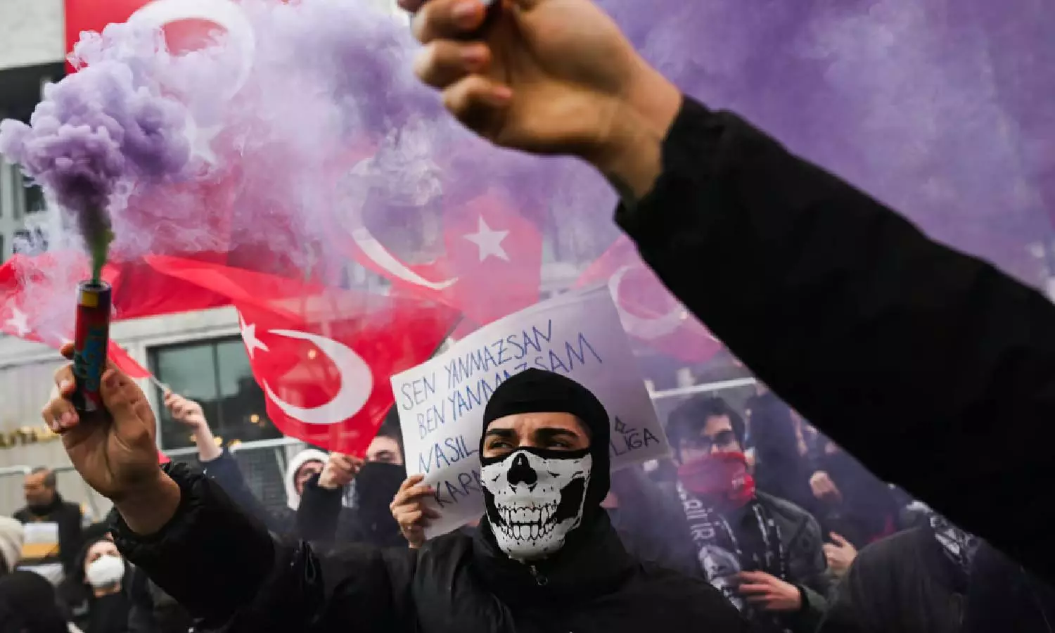 துருக்கியில் போராட்டம் தீவிரம்: 2 ஆயிரம் பேர் கைது