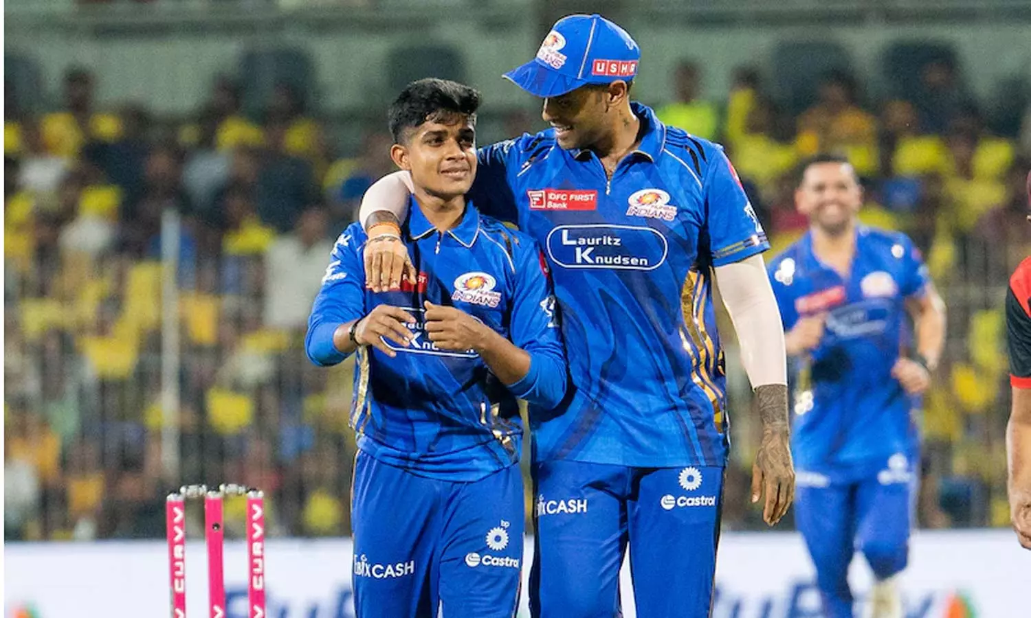 விக்னேஷ் புத்தூர் நீக்கம்: மும்பை இந்தியன்ஸ் அணியை வறுத்தெடுத்த நெட்டிசன்கள் விக்னேஷ் புத்தூர் நீக்கம்: மும்பை இந்தியன்ஸ் அணியை வறுத்தெடுத்த நெட்டிசன்கள்