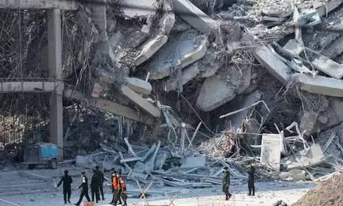 மியான்மர் நிலநடுக்கத்தில் சிக்கி உயிரிழந்தோர் எண்ணிக்கை 1000-ஆக உயர்வு