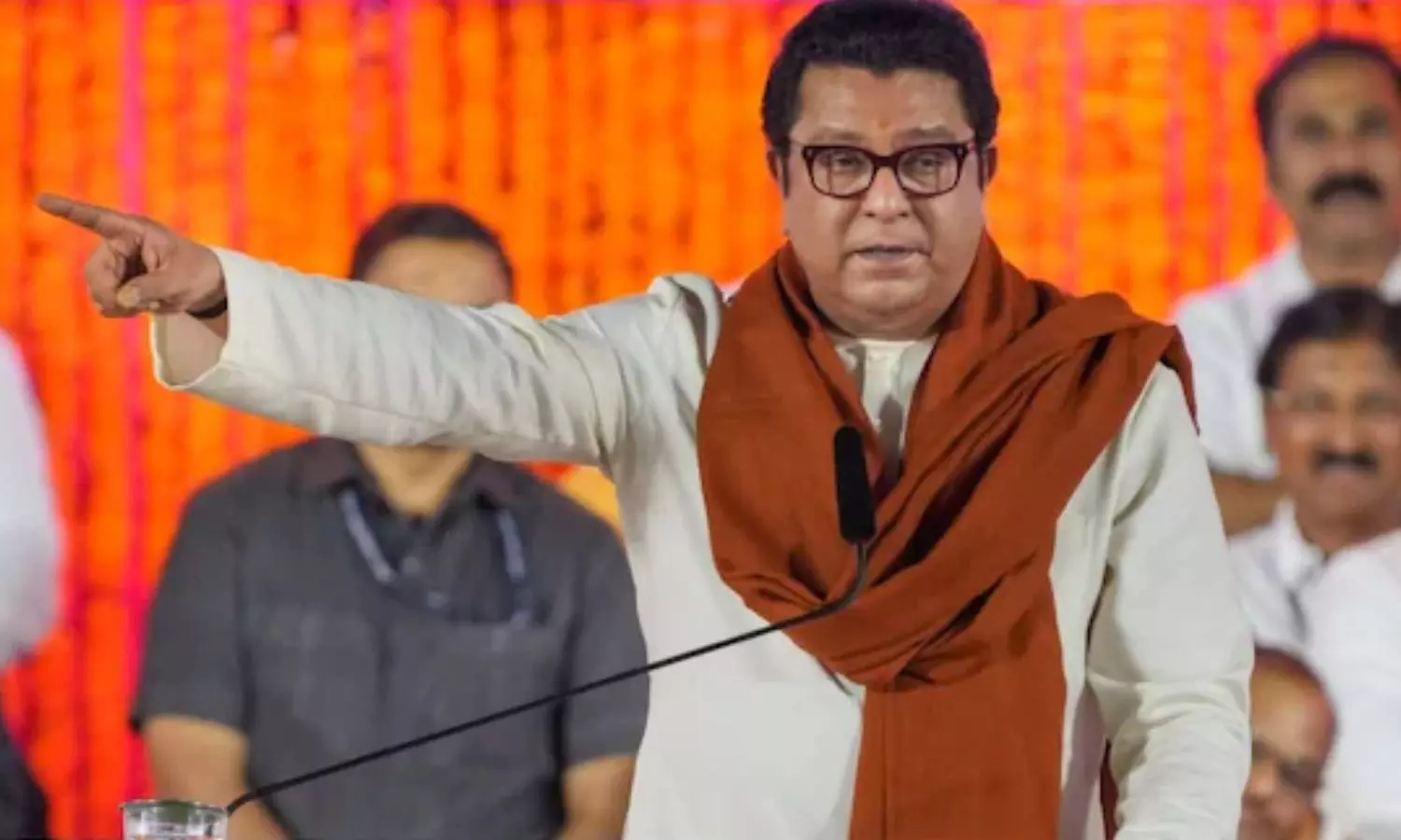 தமிழர்களை பாருங்கள்.. இந்தி வேண்டாம் என தைரியமாக சொல்கிறார்கள் - மராட்டியர்களுக்கு ராஜ் தாக்கரே அறிவுரை தமிழர்களை பாருங்கள்.. இந்தி வேண்டாம் என தைரியமாக சொல்கிறார்கள் - மராட்டியர்களுக்கு ராஜ் தாக்கரே அறிவுரை