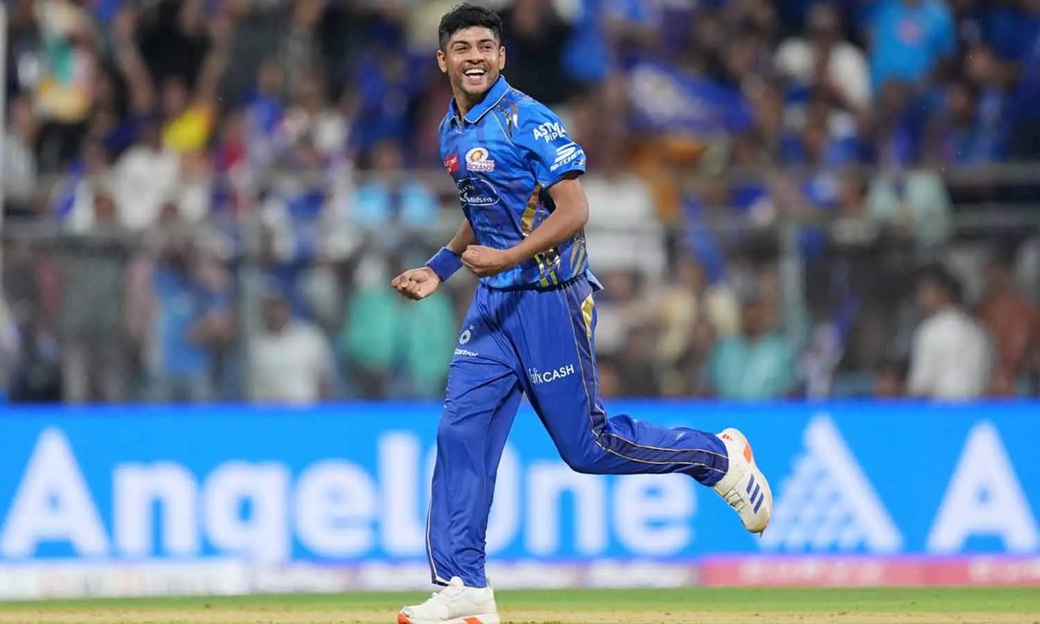 அறிமுக போட்டியில் 4 விக்கெட்.. முதல் இந்தியராக அஸ்வானி குமார் சாதனை அறிமுக போட்டியில் 4 விக்கெட்.. முதல் இந்தியராக அஸ்வானி குமார் சாதனை