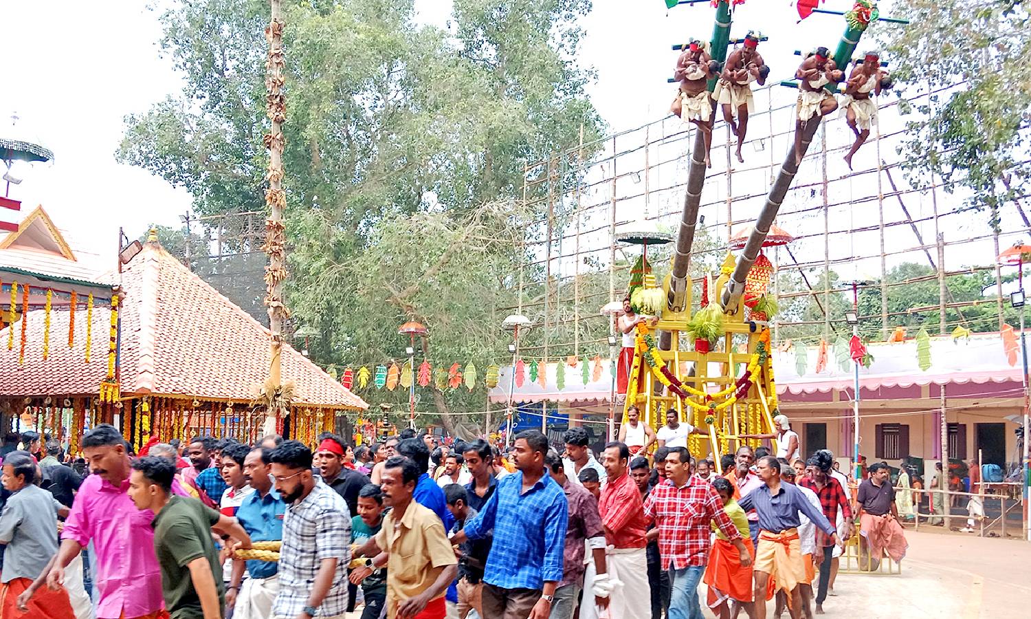 கொல்லங்கோடு பத்ரகாளி அம்மன் கோவிலில் தூக்க நேர்ச்சை திருவிழா