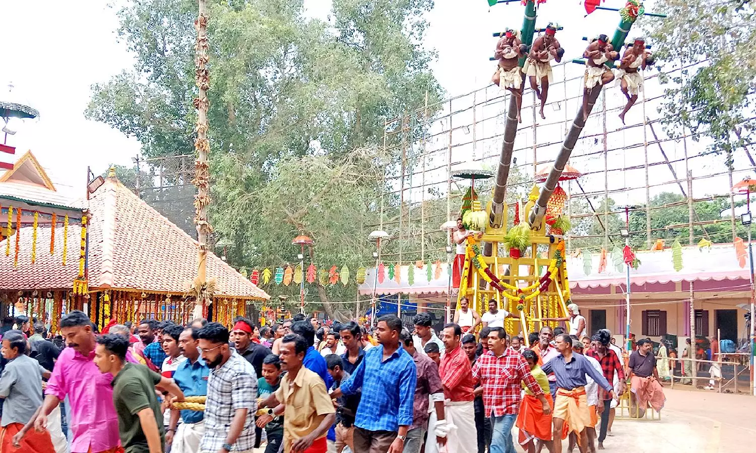 கொல்லங்கோடு பத்ரகாளி அம்மன் கோவிலில் தூக்க நேர்ச்சை திருவிழா