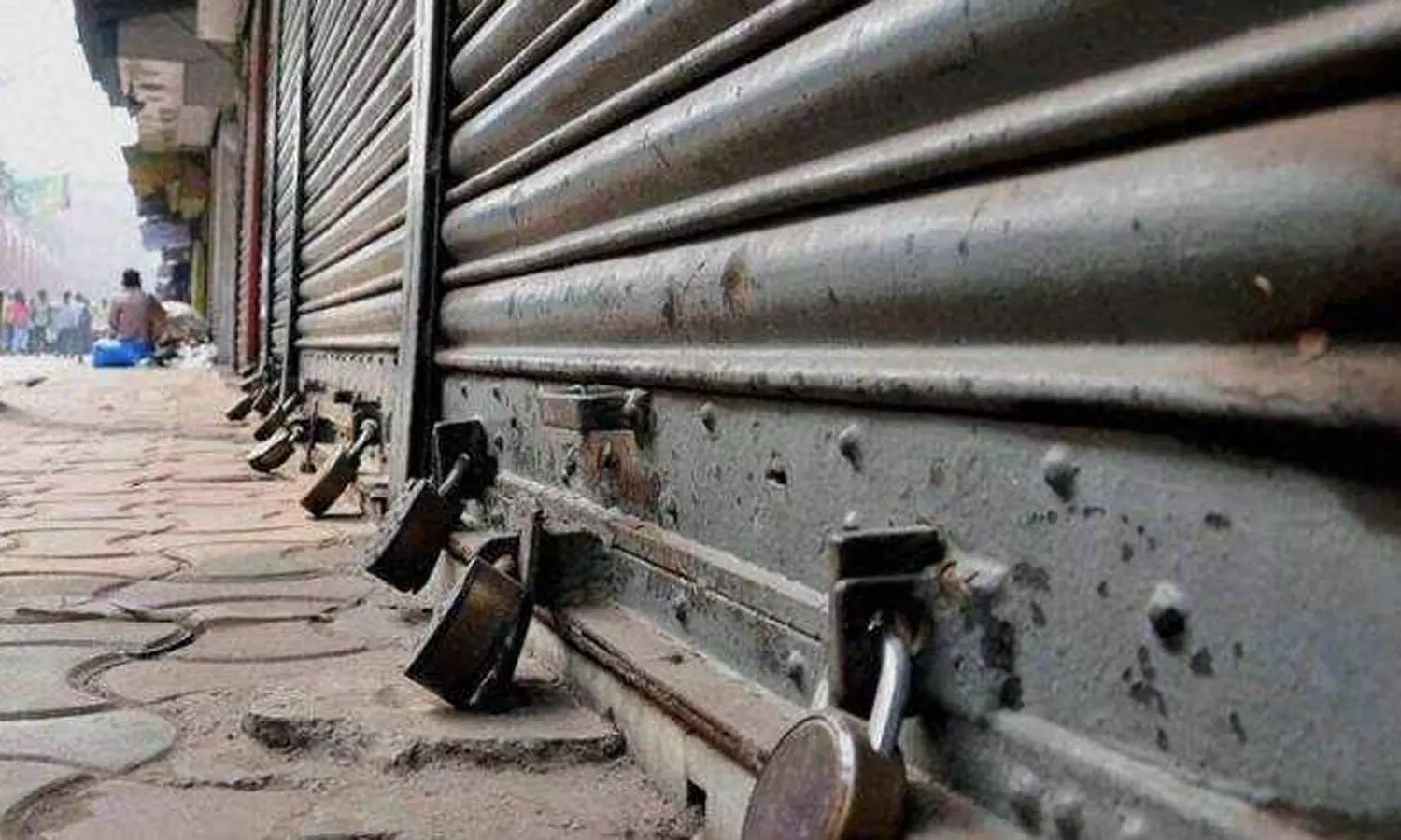 இ-பாஸ் நடைமுறையை ரத்து செய்ய வலியுறுத்தி நீலகிரி முழுவதும் கடையடைப்பு