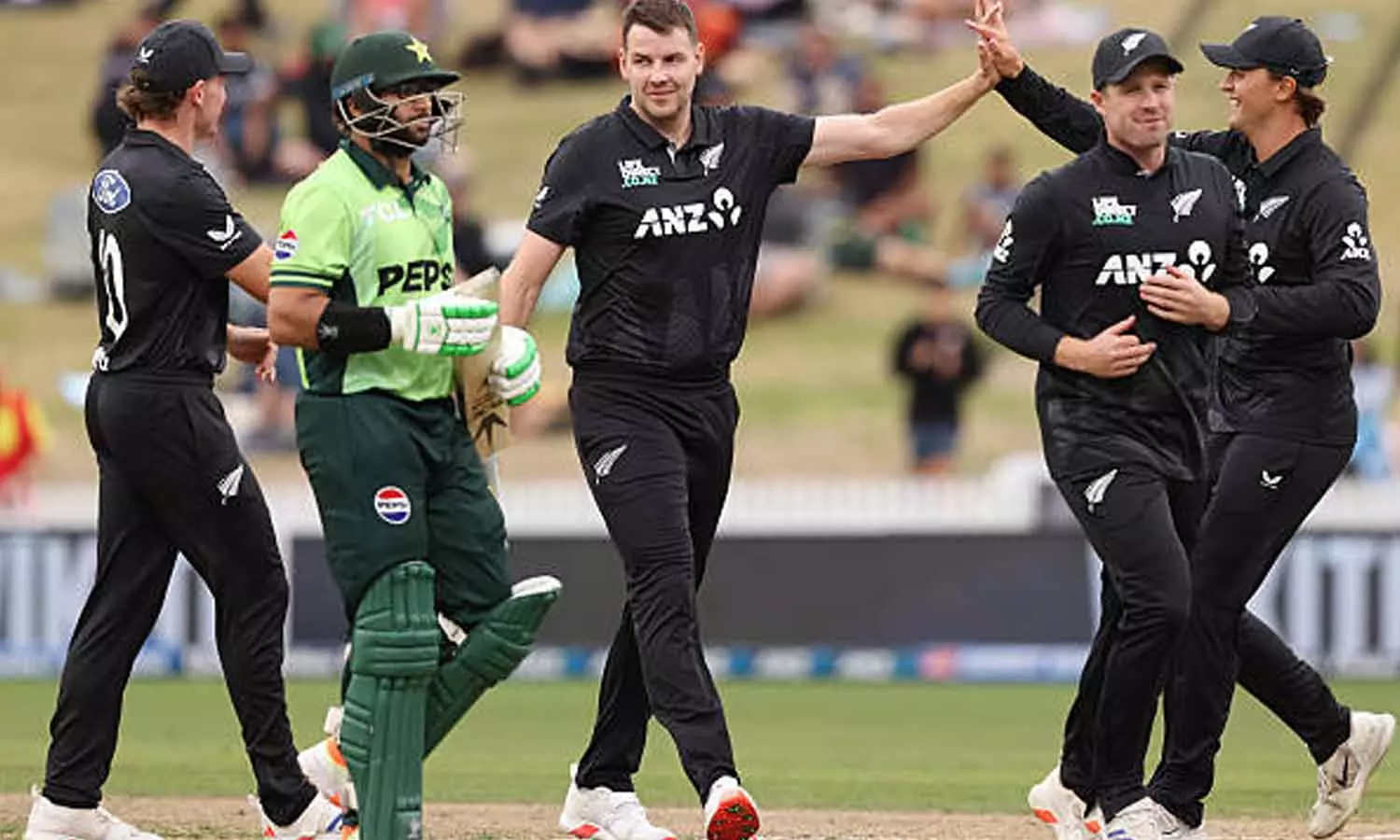 2-வது போட்டியிலும் தோல்வி: நியூசிலாந்துக்கு எதிராக ஒருநாள் தொடரையும் இழந்த பாகிஸ்தான்