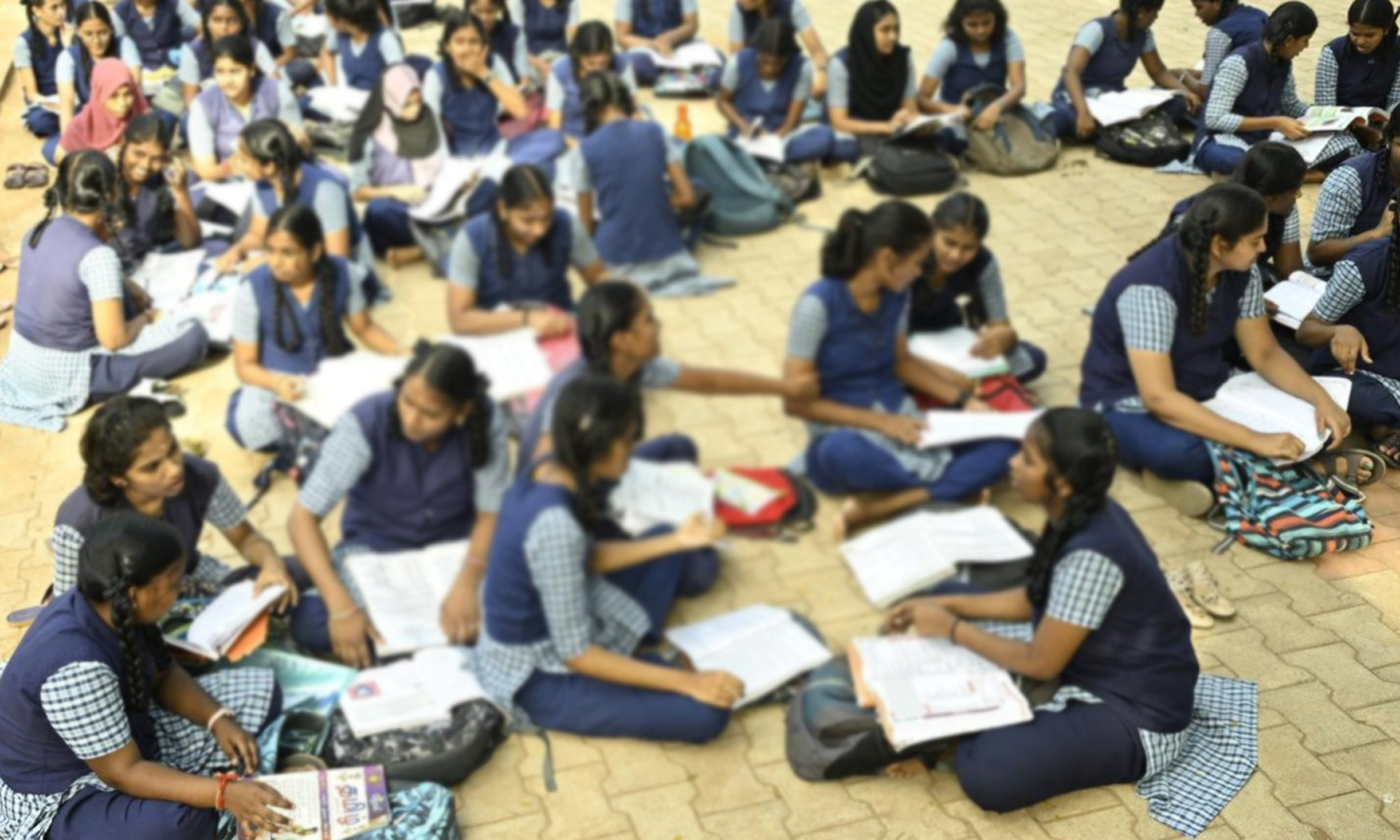 புதுச்சேரி அரசு பள்ளி மாணவர்களின் ஆங்கில திறனை மேம்படுத்த திட்டம்- கல்வித்துறை நடவடிக்கை புதுச்சேரி அரசு பள்ளி மாணவர்களின் ஆங்கில திறனை மேம்படுத்த திட்டம்- கல்வித்துறை நடவடிக்கை