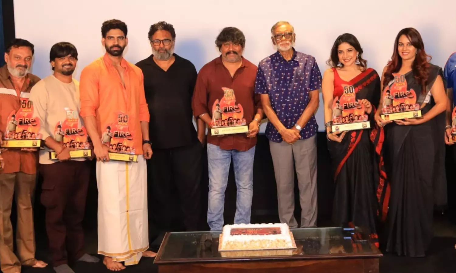 ரசிகர்கள் பேராதரவோடு 50 நாட்களை கடந்து திரையரங்குகளில் வெற்றி நடை போடும் ஃபயர் ரசிகர்கள் பேராதரவோடு 50 நாட்களை கடந்து திரையரங்குகளில் வெற்றி நடை போடும் ஃபயர்