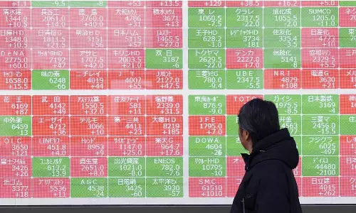 பிறநாடுகள் மீதான வரியை டிரம்ப் உயர்த்தியதை அடுத்து ஆசிய பங்குச்சந்தைகள் கடும் சரிவு