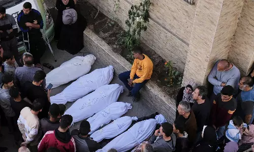 காசா மீது இஸ்ரேல் கடும் தாக்குதல்: கர்ப்பிணி பெண், குழந்தைகள் உள்பட 50 பாலஸ்தீனர்கள் உயிரிழப்பு