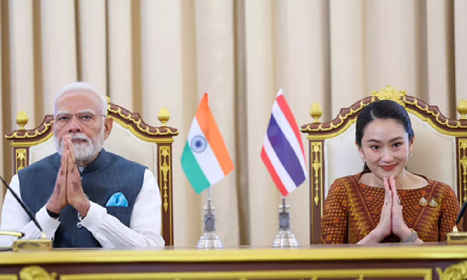 பிரதமர் மோடி தாய்லாந்து பயணம்- இருநாடுகளுக்கு இடையே முக்கிய ஒப்பந்தங்கள் கையெழுத்து பிரதமர் மோடி தாய்லாந்து பயணம்- இருநாடுகளுக்கு இடையே முக்கிய ஒப்பந்தங்கள் கையெழுத்து