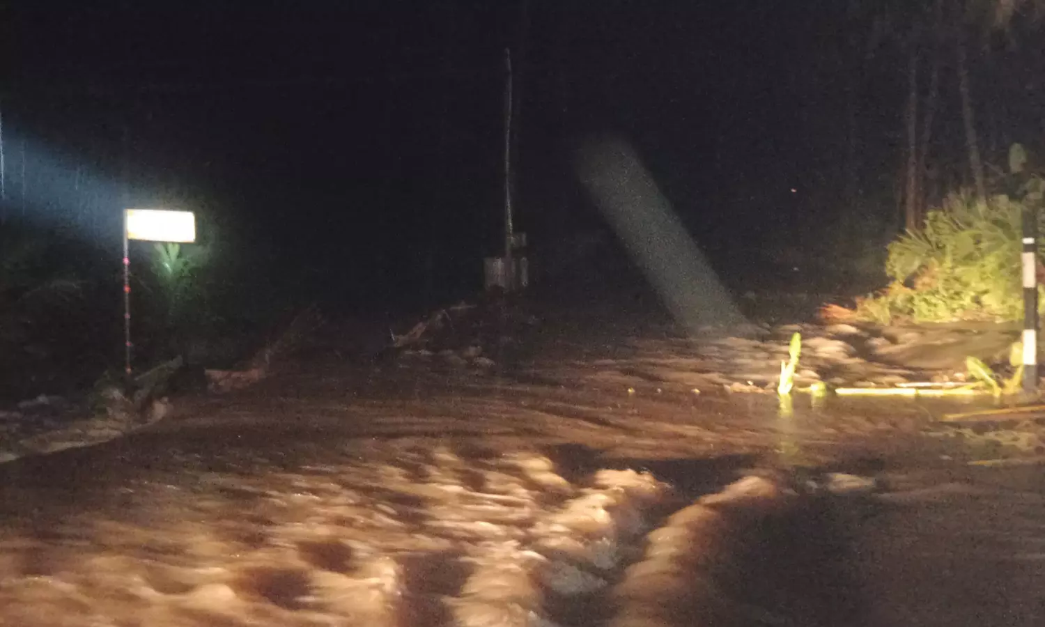 விடிய விடிய பெய்த மழை- கோபிசெட்டிபாளையத்தில் 15 செ.மீட்டர் மழை கொட்டி தீர்த்தது விடிய விடிய பெய்த மழை- கோபிசெட்டிபாளையத்தில் 15 செ.மீட்டர் மழை கொட்டி தீர்த்தது