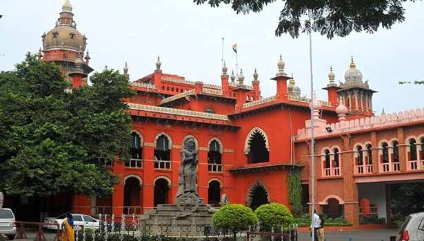 150 ஆண்டுகால ஆலமரம் முழுமையாக அகற்றப்படாது- இந்து சமய அறநிலையத்துறை ஐகோர்ட்டில் உறுதி 150 ஆண்டுகால ஆலமரம் முழுமையாக அகற்றப்படாது- இந்து சமய அறநிலையத்துறை ஐகோர்ட்டில் உறுதி