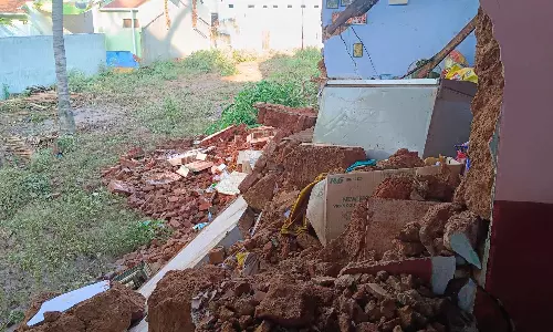 கம்பத்தில் கனமழைக்கு 5 வீடுகள் இடிந்து தரைமட்டம்