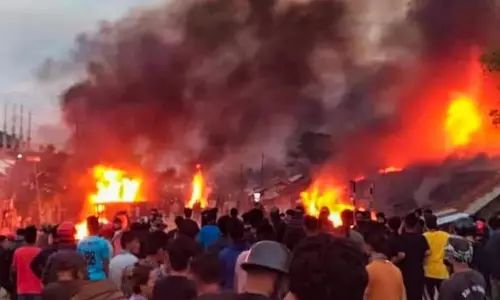 மணிப்பூர் பிரச்சனைக்கு தீர்வு காண மத்திய அரசு பேச்சுவார்த்தை.. குக்கி - மெய்தேய் பிரதிநிதிகள் பங்கேற்பு