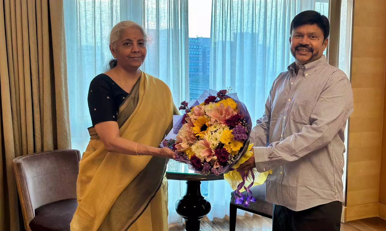 நிர்மலா சீதாராமனுடன் முன்னாள் எம்.பி. கே.சி.பழனிசாமி சந்திப்பு - அதிமுகவில் சலசலப்பு