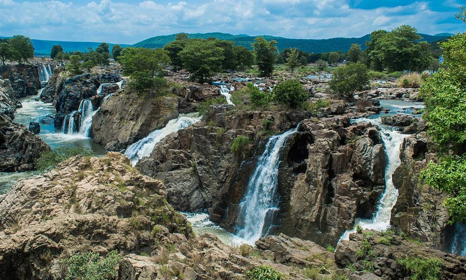 ஒகேனக்கலுக்கு நீர்வரத்து 300 கனஅடியாக சரிவு