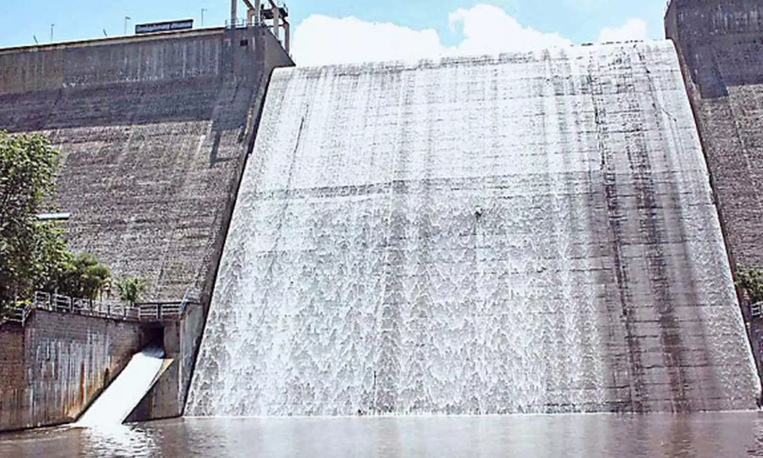 தொடர் மழையால் சோத்துப்பாறை அணையின் நீர்மட்டம் 2 நாளில் 20 அடி உயர்வு