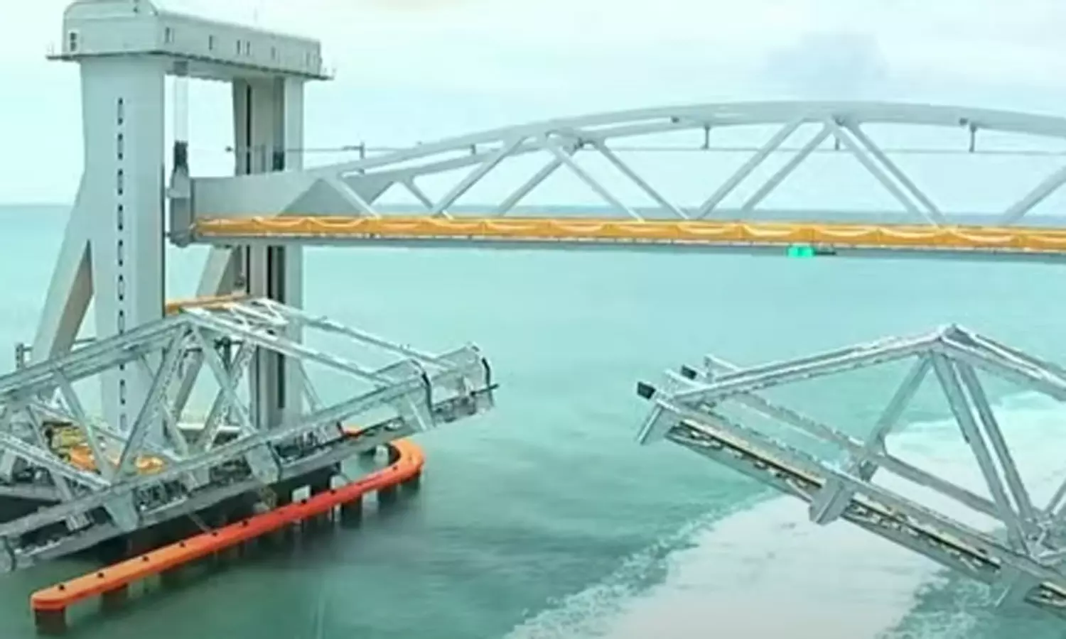 பாம்பன் புதிய ரெயில் பாலத்தை திறந்து வைத்தார் பிரதமர் மோடி