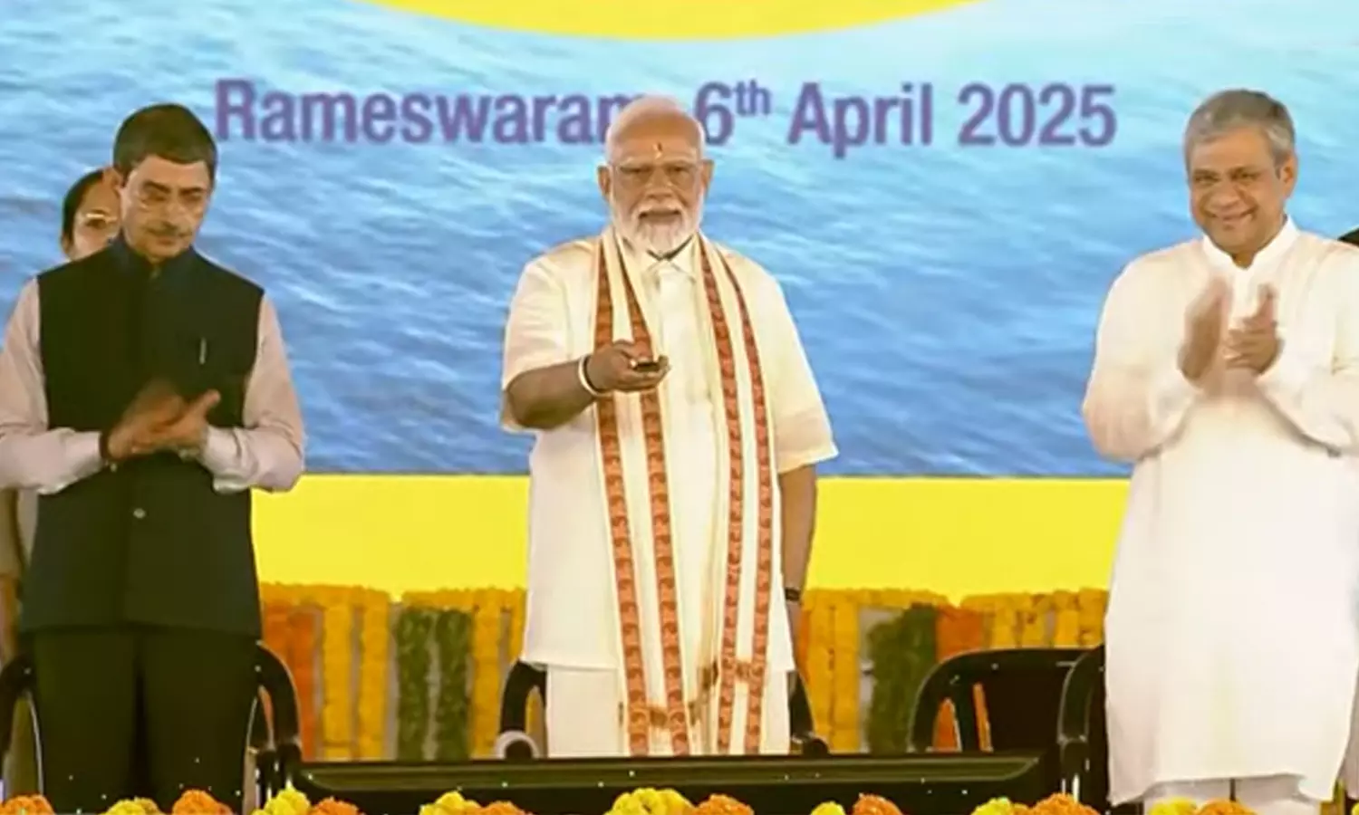 தமிழகத்திற்கு ரூ.8300 கோடி மதிப்பிலான புதிய திட்டங்களை தொடங்கி வைத்தார் பிரதமர் மோடி