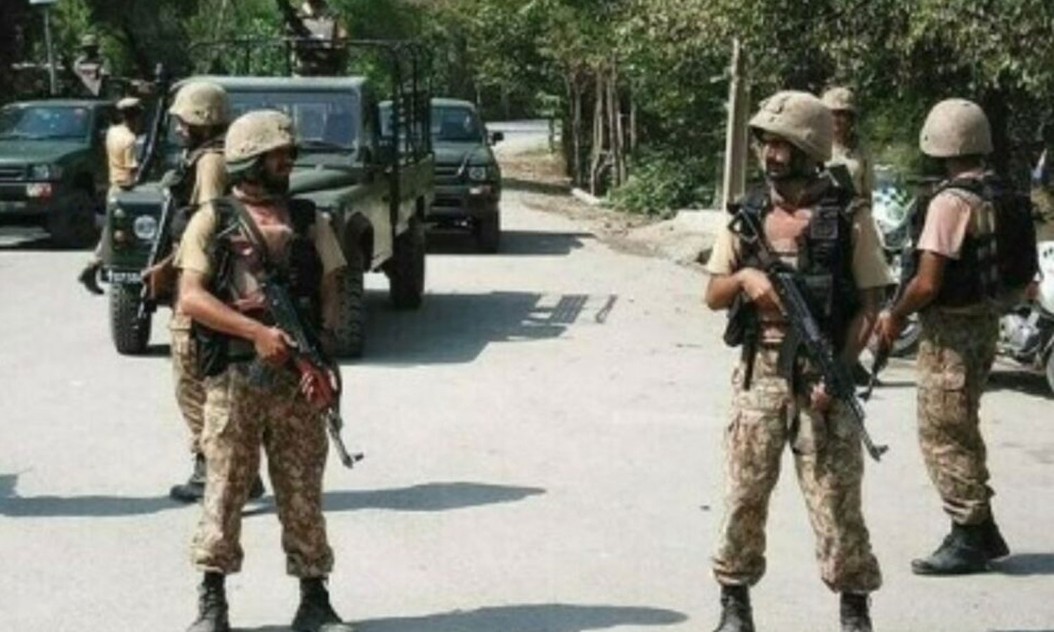 பாகிஸ்தான் ராணுவம் நடத்திய தாக்குதலில் 8 பயங்கரவாதிகள் சுட்டுக் கொலை