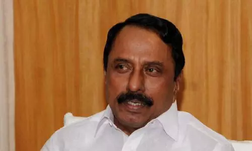 தூத்துக்குடிக்கு செங்கோட்டையன் திடீர் வருகை