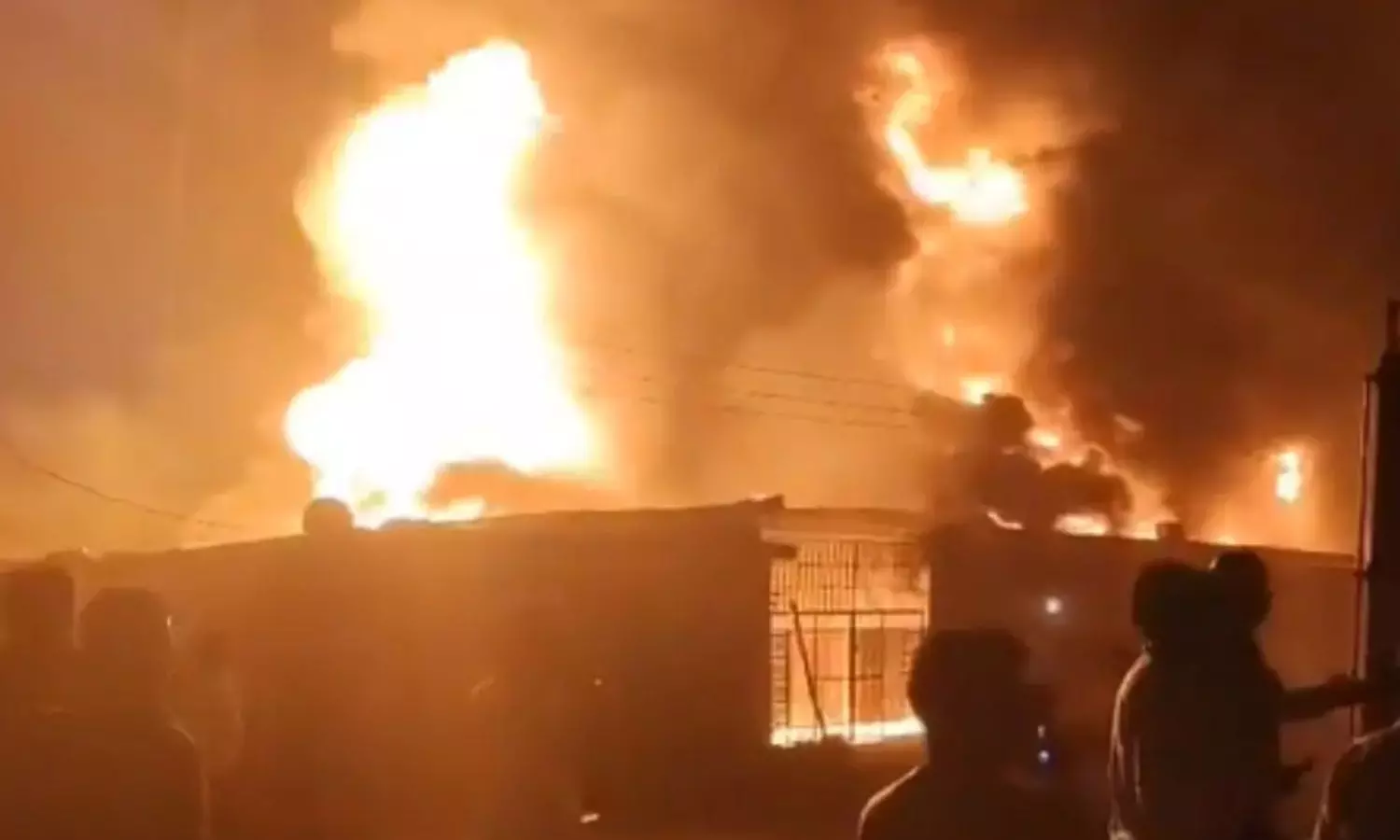 VIDEO: ஹரித்வார் ரசாயன தொழிற்சாலையில் பயங்கர தீவிபத்து - உள்ளே சிக்கிய தொழிலாளர்கள்