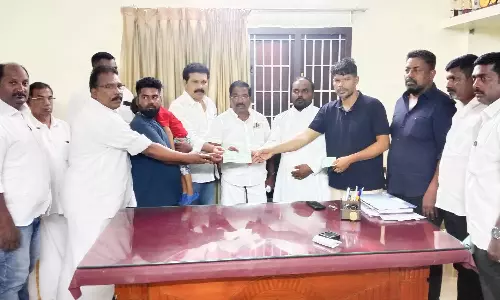 கோவில் திருவிழாவில் மின்சாரம் தாக்கி உயிரிழந்தவர்களின் குடும்பத்திற்கு மாநில மீனவர்கள் சார்பில் நிதி உதவி