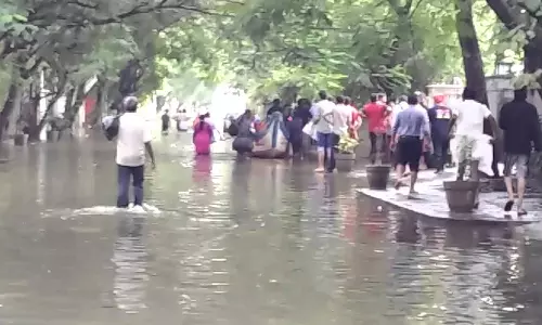 வீட்டுக்குள் வெள்ளம் புகுந்தது:  மீனா மலரும் நினைவுகள்