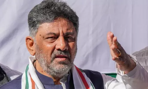 சிலிண்டர் விலை உயர்வு: பாஜக தோழர்கள் மத்திய அரசுக்கு எதிராக போராட வேண்டும் - டி.கே.சிவகுமார்