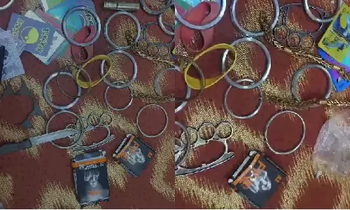 மாணவர்கள் பைகளில் காண்டம், கத்தி, சீட்டுக்கட்டு: அதிர்ந்து போன பெற்றோர்