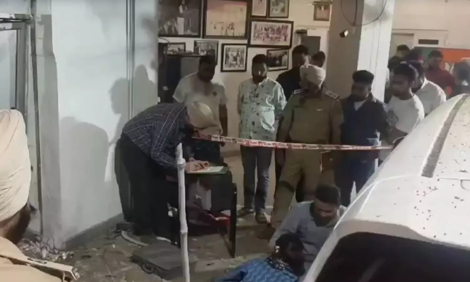 பா.ஜ.க. தலைவர் வீட்டில் குண்டுவெடிப்பு- 2 பேர் கைது பா.ஜ.க. தலைவர் வீட்டில் குண்டுவெடிப்பு- 2 பேர் கைது