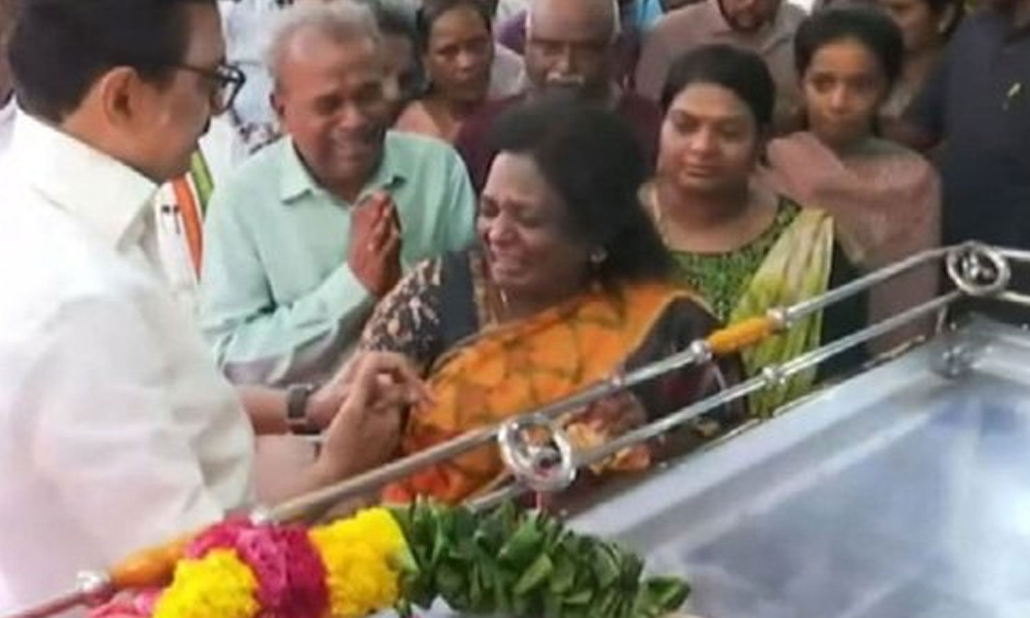 குமரி அனந்தன் உடலுக்கு முதலமைச்சர் மு.க.ஸ்டாலின் நேரில் அஞ்சலி