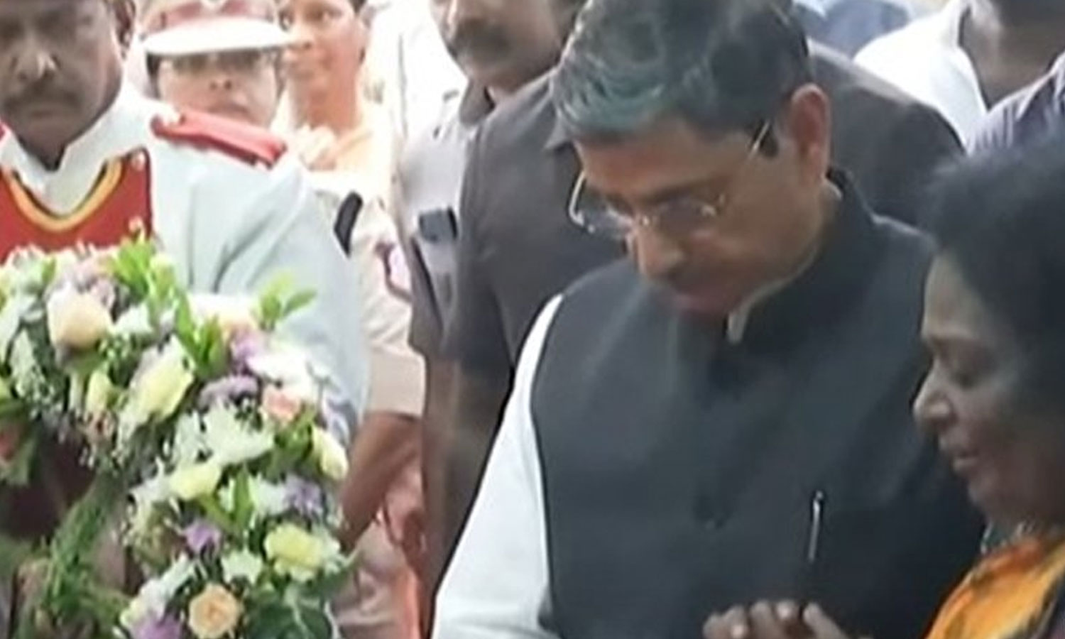 குமரி அனந்தன் உடலுக்கு கவர்னர் ஆர்.என்.ரவி நேரில் அஞ்சலி