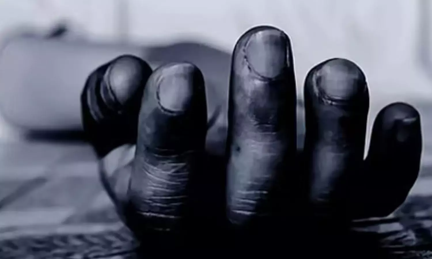 தாயும் மகளும் போர்வைக்குள் சடலங்களாக மீட்பு.. காணாமல் போன கணவன்  - ஆக்ராவில் மர்மம்