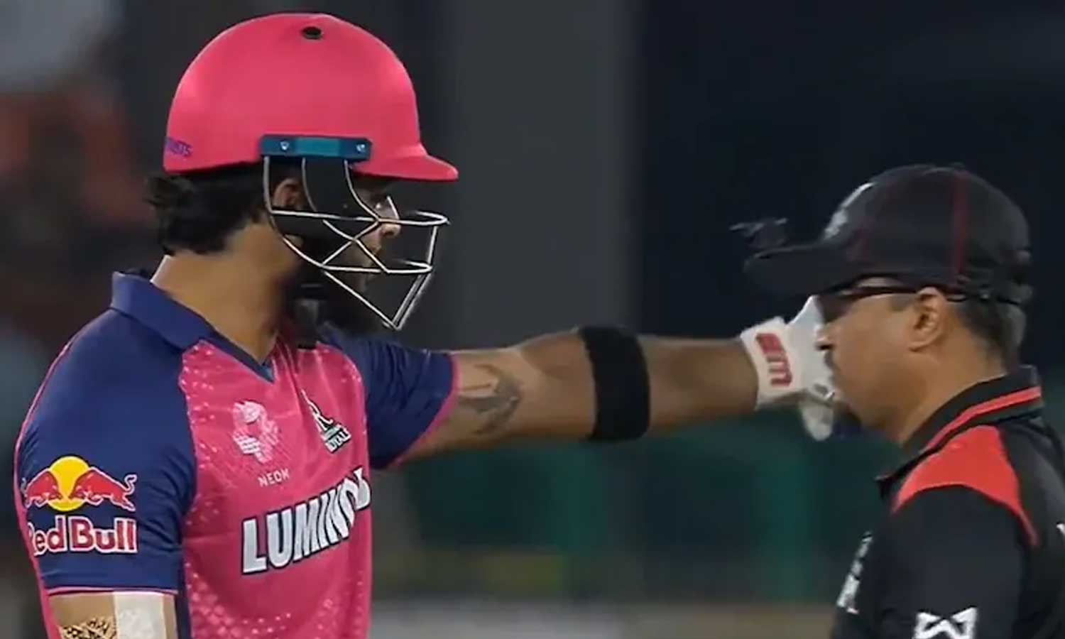 IPL 2025: தரையில் உரசிய பேட்... அவுட் கொடுத்த அம்பயர்... வாக்குவாதத்தில் ஈடுபட்ட ரியான் பராக்