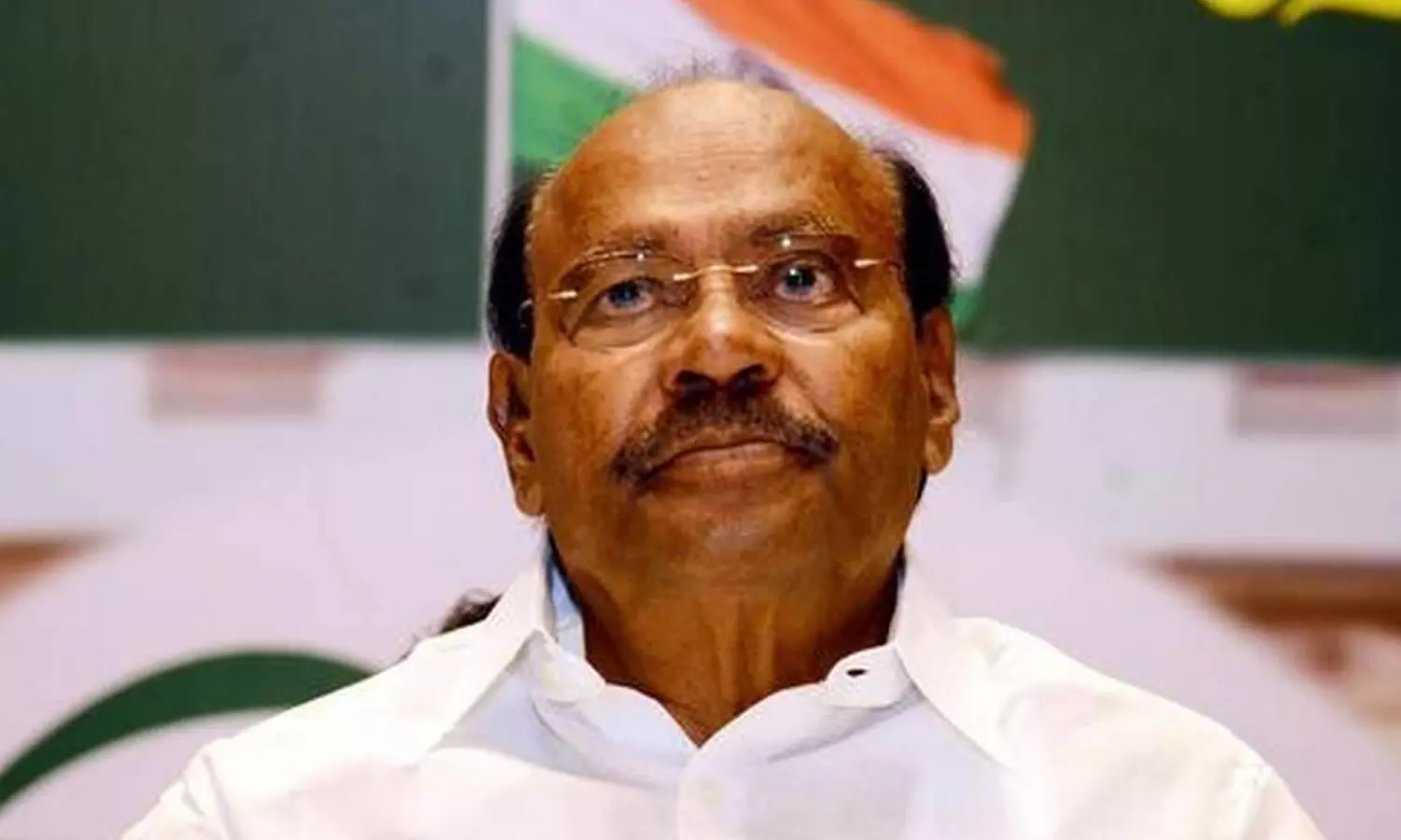 பா.ம.க தலைவர் ராமதாஸ் உடன் நீண்ட நேரமாக குடும்ப உறுப்பினர்கள் ஆலோசனை பா.ம.க தலைவர் ராமதாஸ் உடன் நீண்ட நேரமாக குடும்ப உறுப்பினர்கள் ஆலோசனை