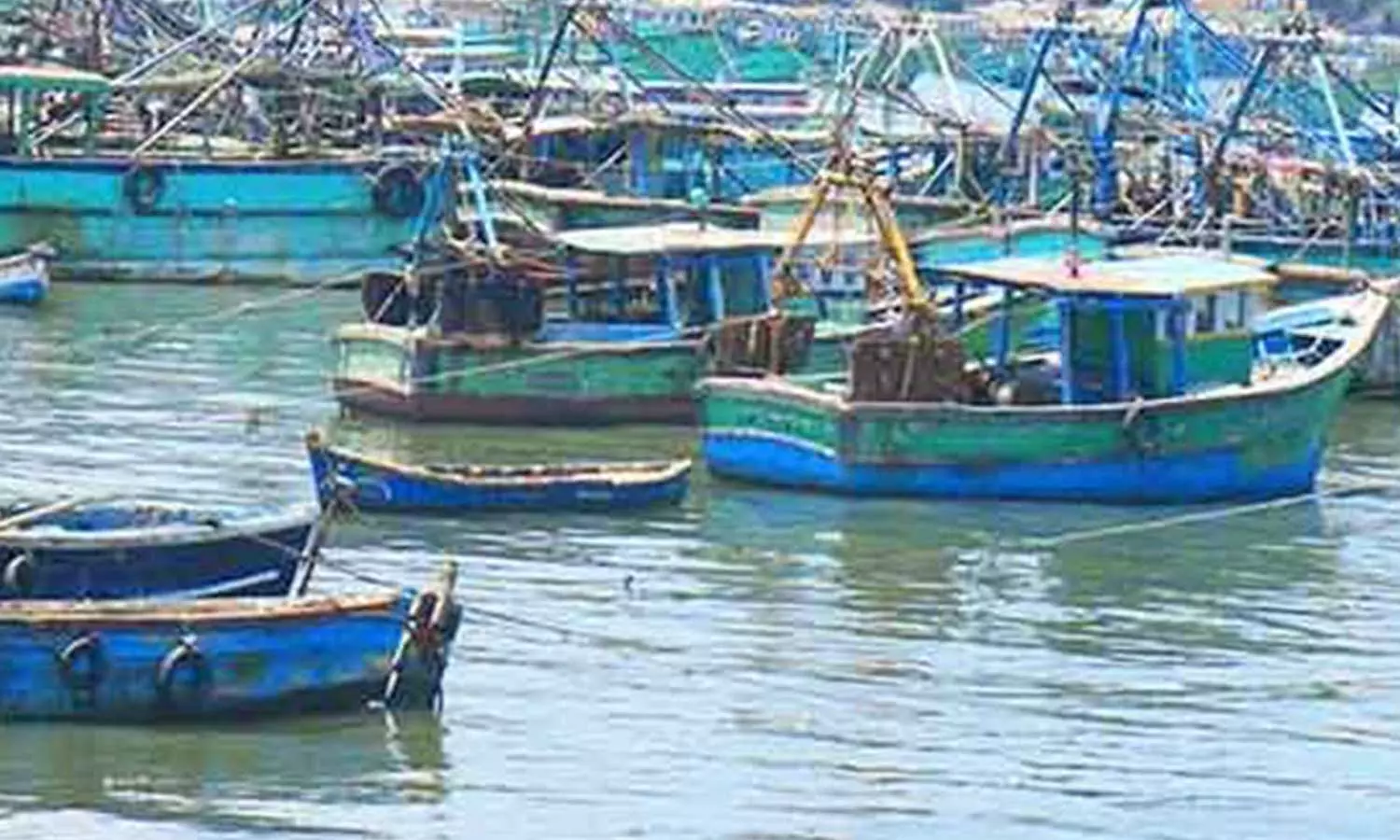 மீன்கள் இனப்பெருக்கத்துக்காக வருகிற 15-ந்தேதி முதல் மீன்பிடி தடைக்காலம் தொடங்குகிறது மீன்கள் இனப்பெருக்கத்துக்காக வருகிற 15-ந்தேதி முதல் மீன்பிடி தடைக்காலம் தொடங்குகிறது