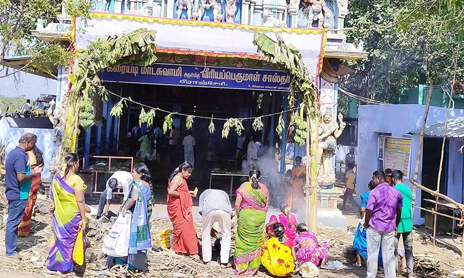 நெல்லை, தென்காசி, தூத்துக்குடி மாவட்ட சாஸ்தா கோவில்களில் அலைமோதிய பக்தர்கள் கூட்டம்