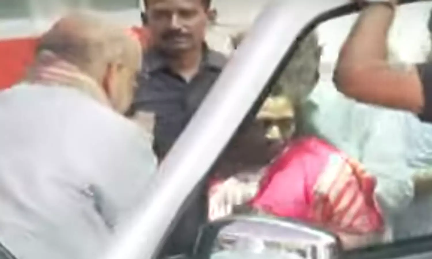 தந்தை மறைவு - தமிழிசைக்கு நேரில் ஆறுதல் கூறிய அமித்ஷா தந்தை மறைவு - தமிழிசைக்கு நேரில் ஆறுதல் கூறிய அமித்ஷா