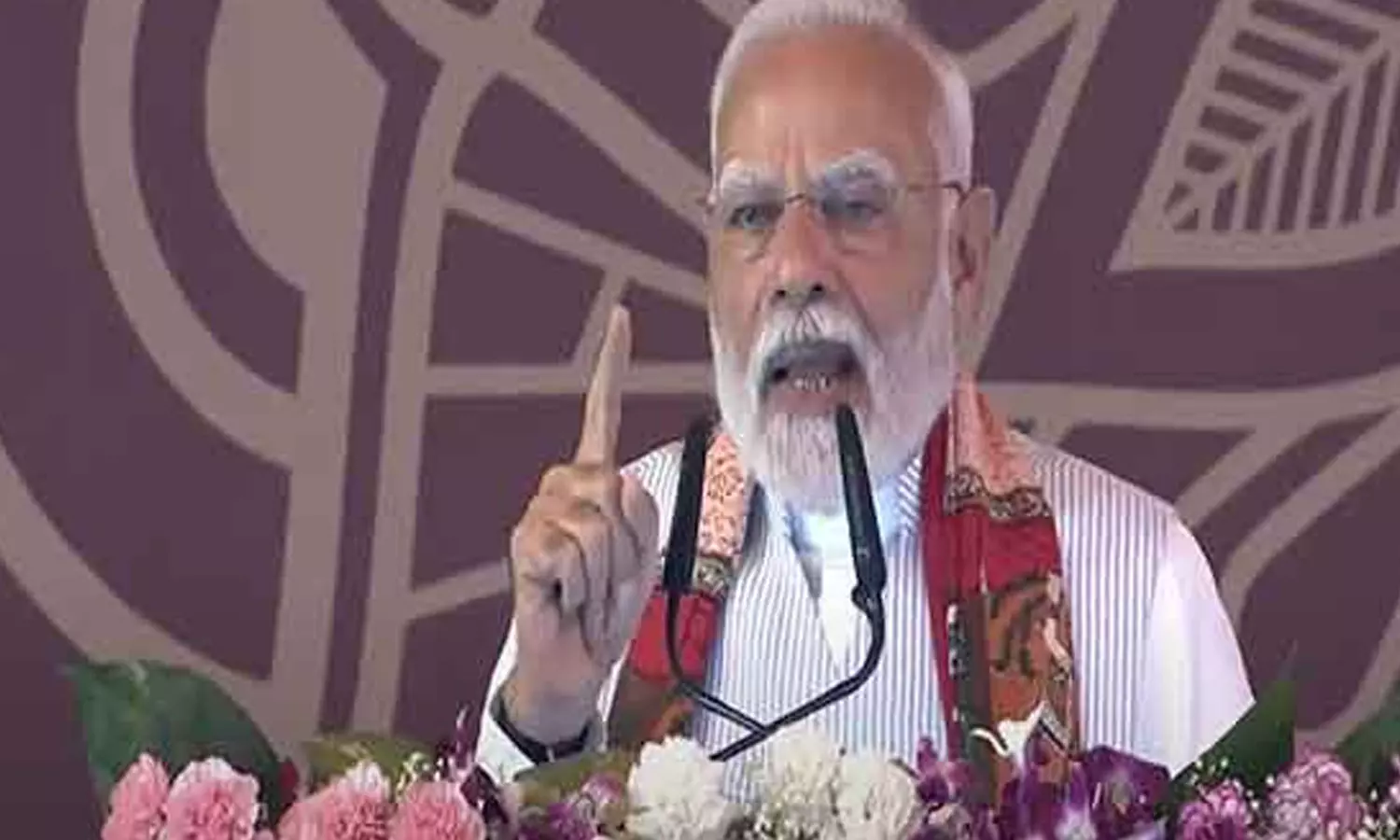 எதிர்க்கட்சிகள் தங்களது குடும்ப நலன்களில் மட்டுமே கவனம் செலுத்துகின்றன- பிரதமர் மோடி பேச்சு