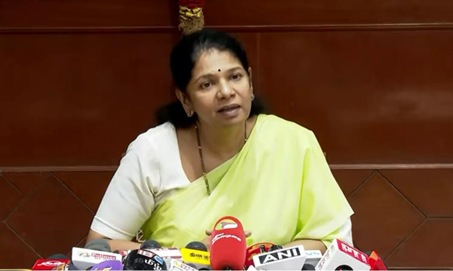 பா.ஜ.க.வுடன் கூட்டணி: அ.தி.மு.க.வுக்கு இ.பி.எஸ் செய்துள்ள மிகப்பெரிய துரோகம்- கனிமொழி எம்.பி பா.ஜ.க.வுடன் கூட்டணி: அ.தி.மு.க.வுக்கு இ.பி.எஸ் செய்துள்ள மிகப்பெரிய துரோகம்- கனிமொழி எம்.பி