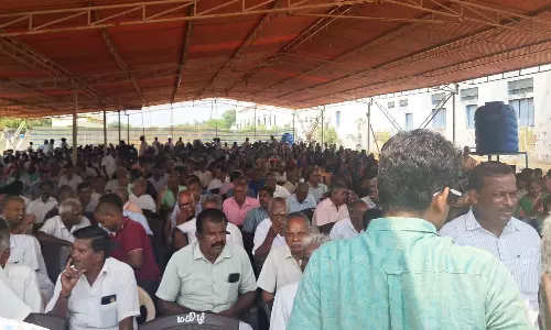 கோவை சோமனூரில் விசைத்தறியாளர்கள் உண்ணாவிரத போராட்டம்